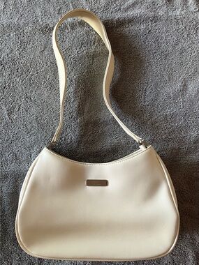 Classic White/Cream Shoulder Bag w/handle by Liz Claiborne, many pockets inside